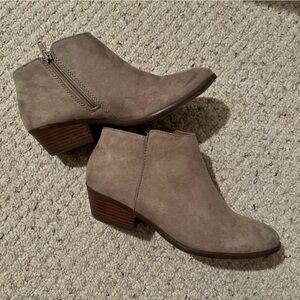 7.5- Tan Faux Suede Booties